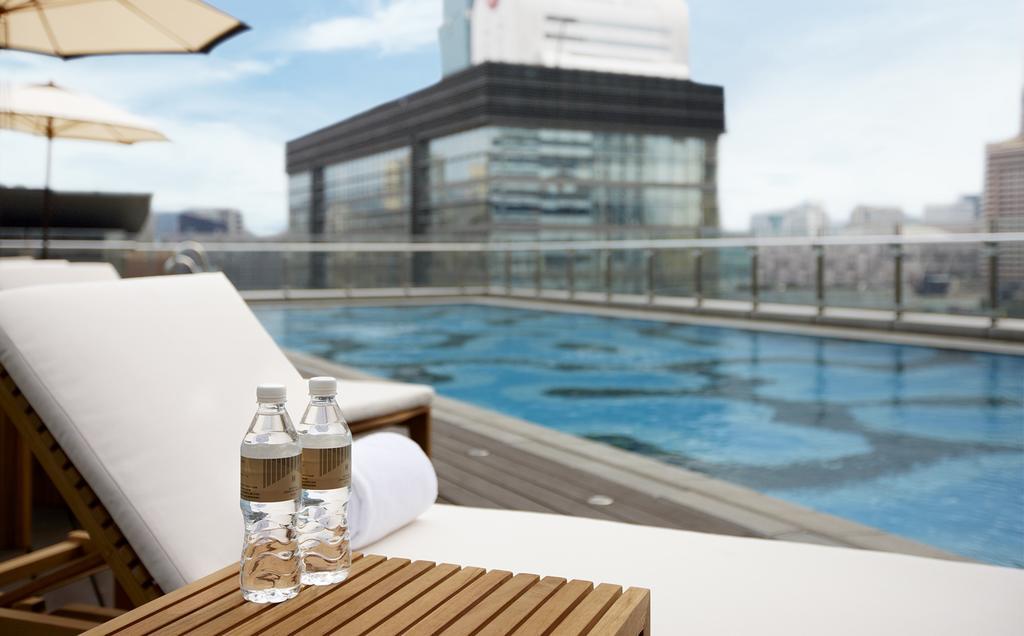 Humble House Taipei, Curio Collection By Hilton Hotel Buitenkant foto The swimming pool at the hotel