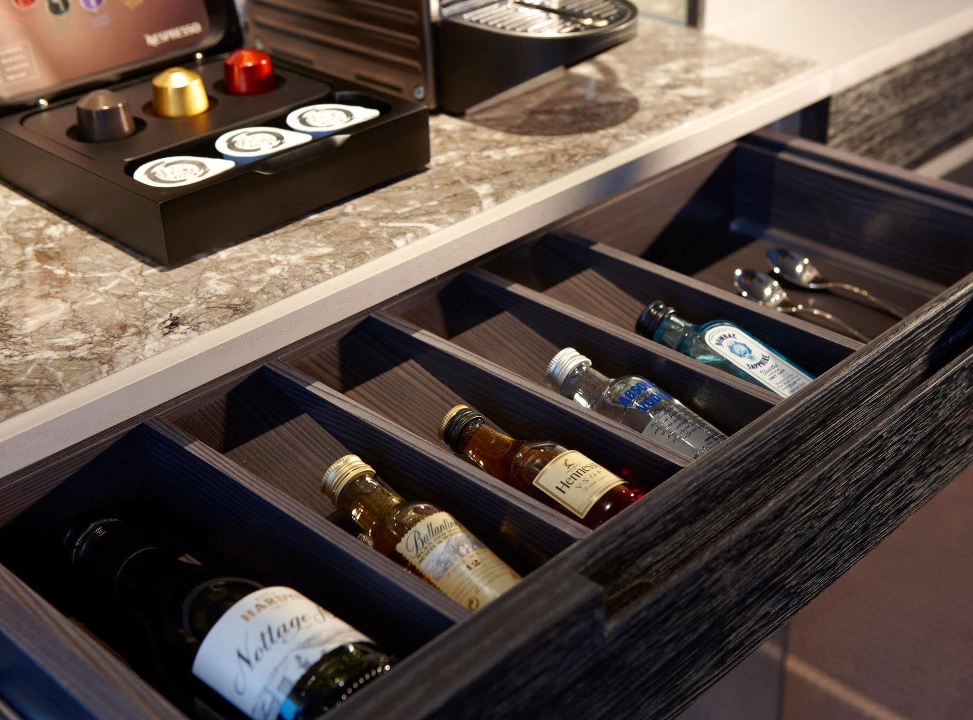 Humble House Taipei, Curio Collection By Hilton Hotel Buitenkant foto A drawer with dividers